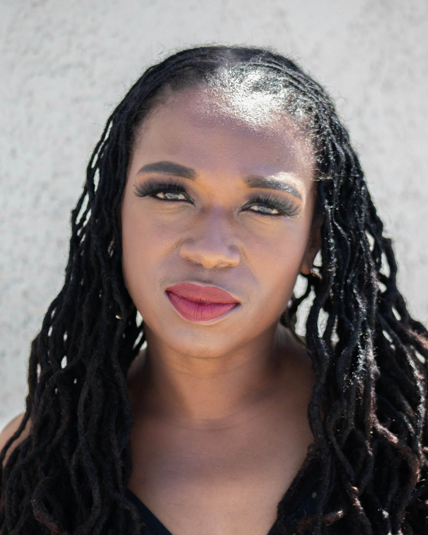 Woman wearing faux locs, faux locs San Diego